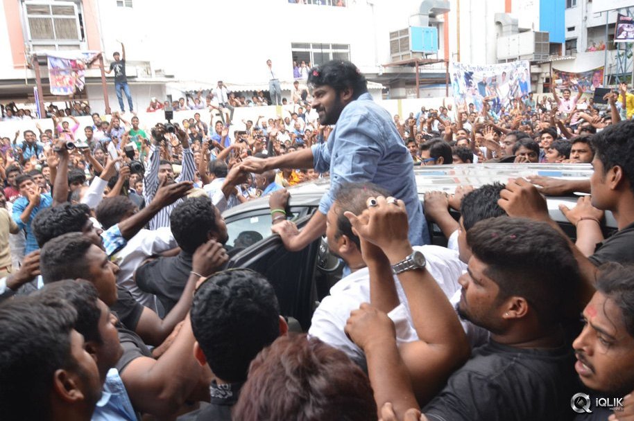 Prabhas-Watches-Baahubali-at-Sudharshan-Theatre